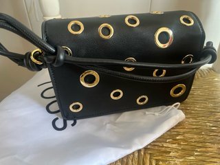 Bolso Tous Negro con Detalles Dorados