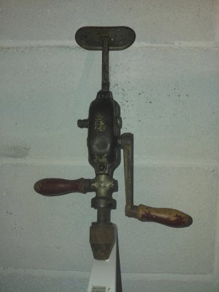 Taladro manual antiguo