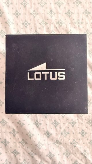 Reloj Lotus Negro y Amarillo
