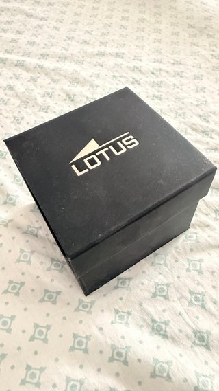 Reloj Lotus Negro y Amarillo