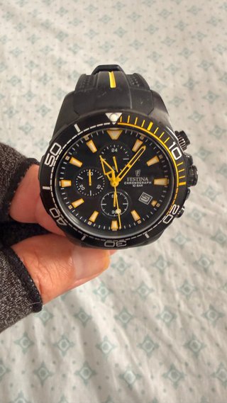 Reloj Lotus Negro y Amarillo