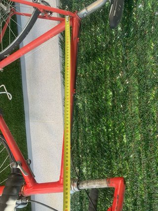 Bicicleta de carretera vintage roja