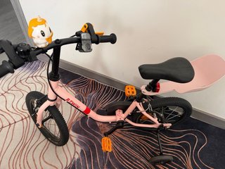 Bicicleta infantil rosa 3-5 años.
