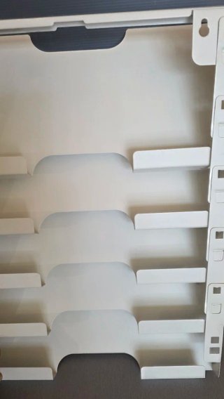 Revistero de metal blanco