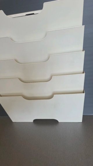 Revistero de metal blanco