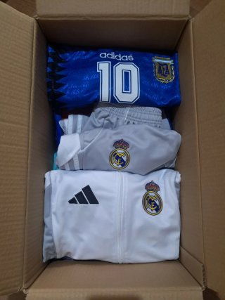 16 Camisetas Fútbol + 1 Chándal Real Madrid