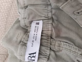 Pantalón vaquero verde Zara