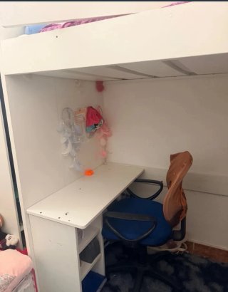 Cama alta con escritorio y armario