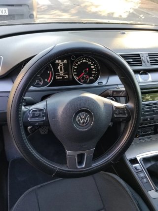 Volkswagen Passat 2012 solo 115000 kilómetros