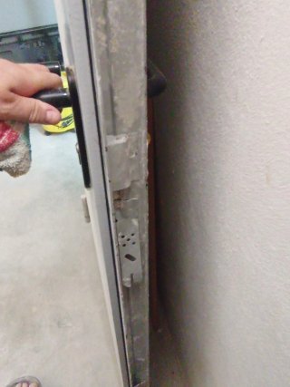 Puerta cortafuegos en perfecto estado