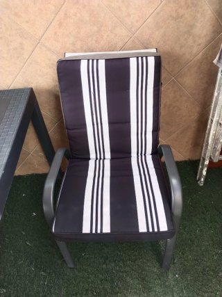 Mesa de jardín con 4 sillas