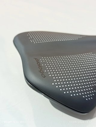 PROLOGÓ AKERO 150x250mm negro/plata. Sillín NUEVO.