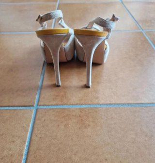 Sandali CASTELLI beige/giallo tacco