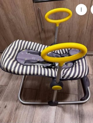 Tumbona para bebé con asas amarillas