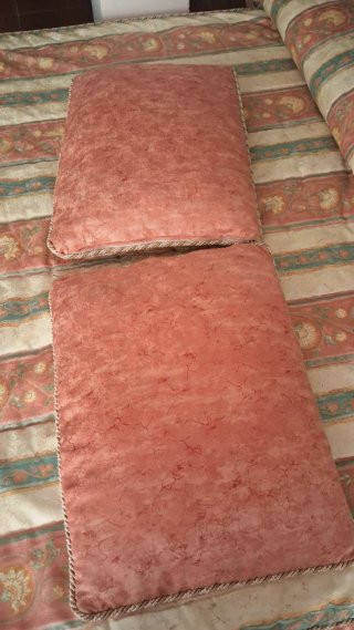 Edredón y cojines cama matrimonio