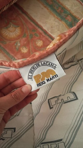 Edredón y cojines cama matrimonio