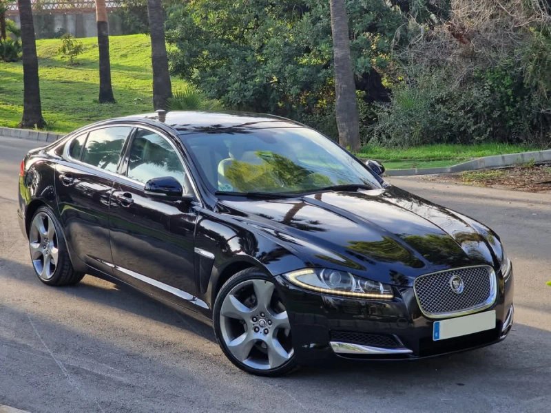 Jaguar XF 2012 - foto 1
