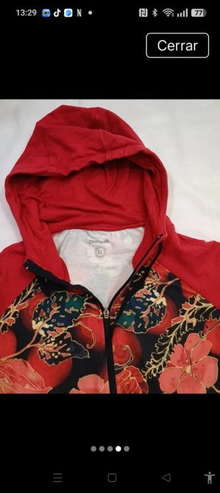 Chaqueta con capucha y estampado floral