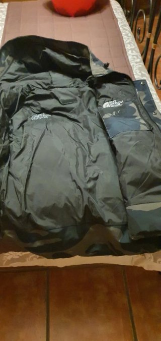 Abrigo The North Face camuflaje