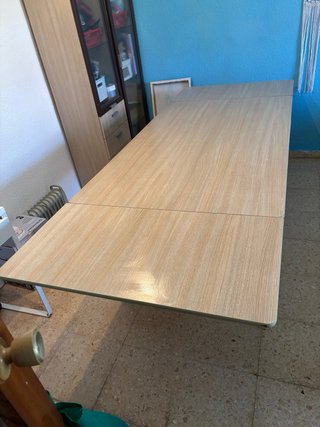 Mesa de comedor de madera