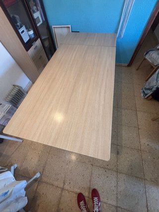 Mesa de comedor de madera
