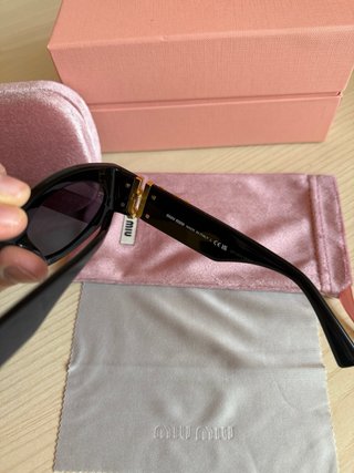 Occhiali da sole Miu Miu neri e rosa