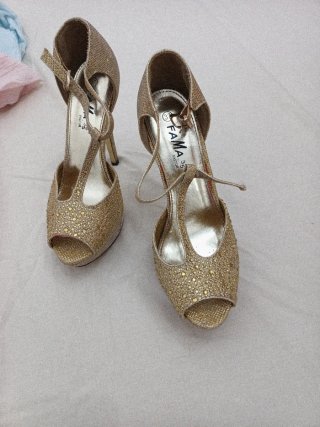 Sandalias de tacón doradas Pastor talla 37