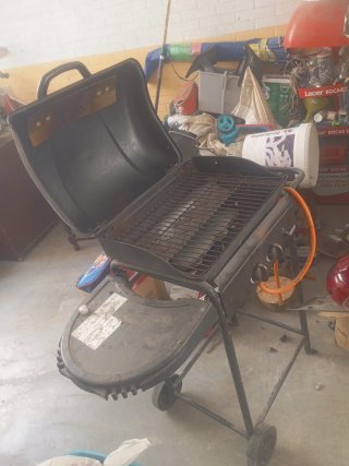 Barbacoa Negra y Roja