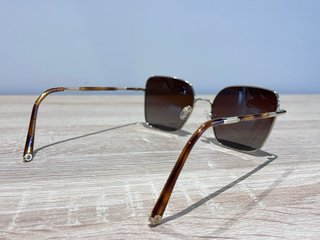 Gafas de sol doradas y marrones