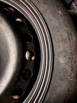 Rueda de repuesto galleta coche