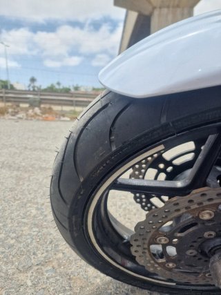 Kawasaki Naked Blanca