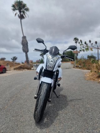 Kawasaki Naked Blanca