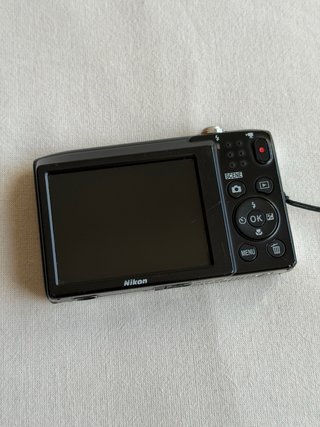 Nikon Coolpix A100 Camara Digital Plata