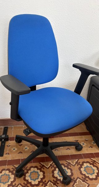 Silla de escritorio azul y negra