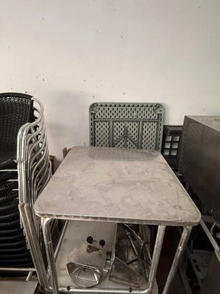 Mesa de metal plegable