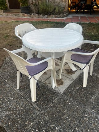 Mesa de jardín redonda y 4 sillas