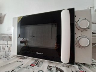 Nevera, Microondas y Lavadora Blanca