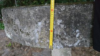 Mesa de hormigón antigua