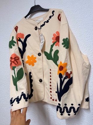 Chaqueta bordada viral multicolor