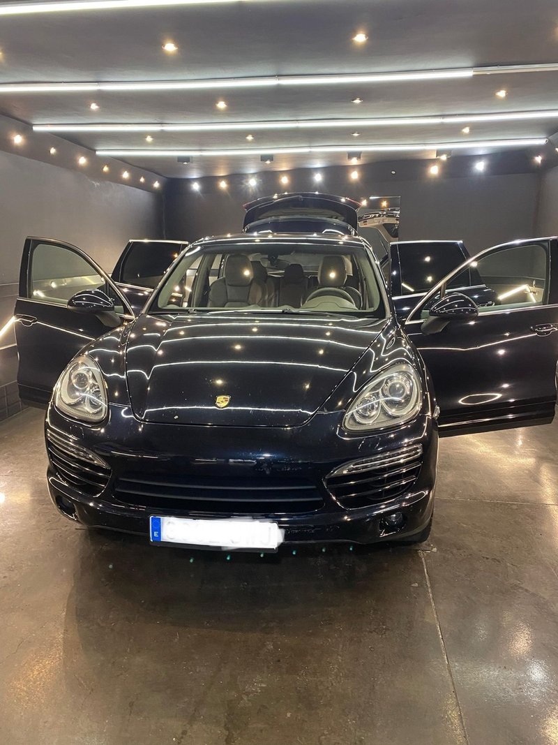 Porsche Cayenne 2011 - foto 1