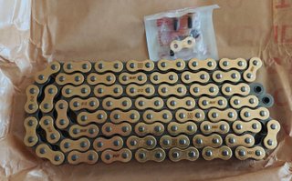 Cadena D.I.D 520VX3 Oro Pro Street Made in Japan