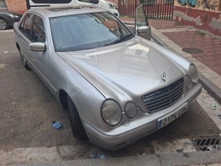 Mercedes-Benz e 320  2001