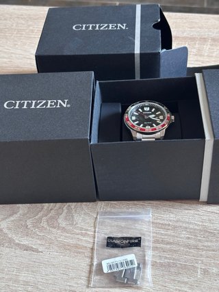 Reloj Citizen Eco-Drive Negro y Rojo
