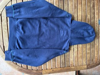 Sudadera Azul Marino con Estampado Universitario