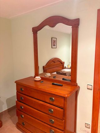 Estantería de esquina de madera