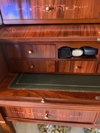 Escritorio buró madera con marquetería y piel