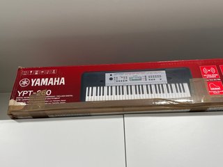 Teclado Yamaha YPT260 con pie