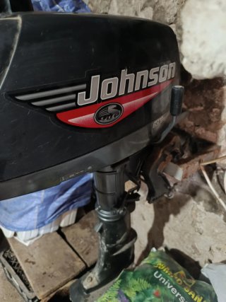 Johnson 5 CV 2 temps + barca de regal Zodíac
