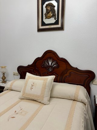 Dormitorio matrimonio completo. Madera y mármol
