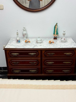 Dormitorio matrimonio completo. Madera y mármol